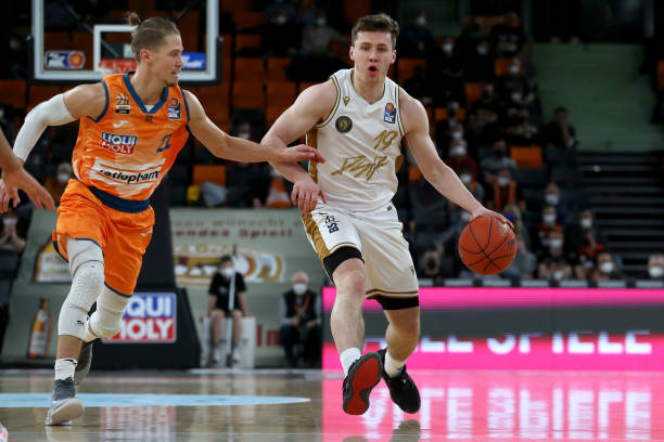 果在揭幕战 果在揭幕战