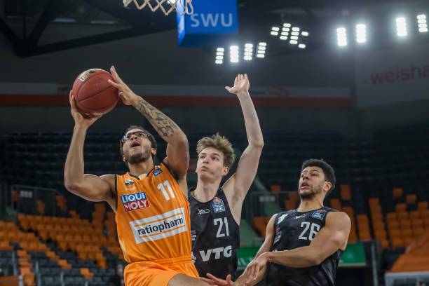 争相挑战的 争相挑战的